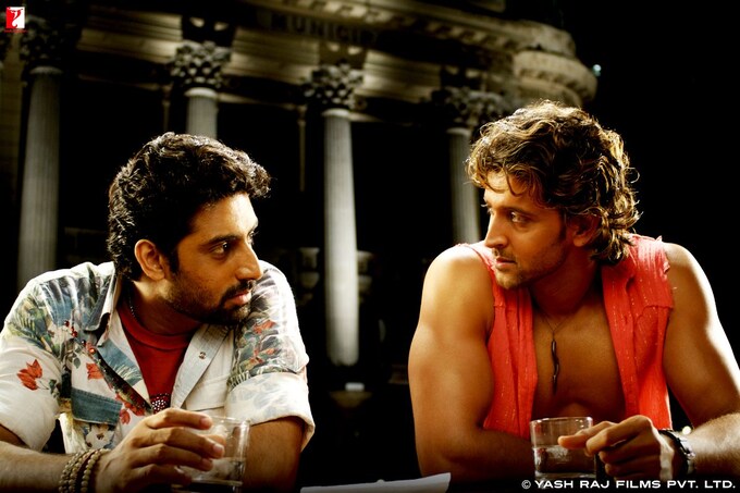 Dhoom 2 Movie Cast, Release Date, Trailer, Songs and Ratings