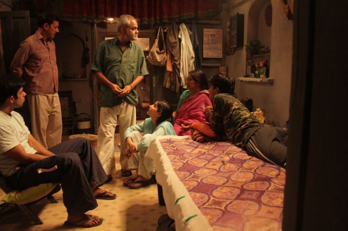 Ankhon Dekhi Movie Cast, Release Date, Trailer, Songs and Ratings